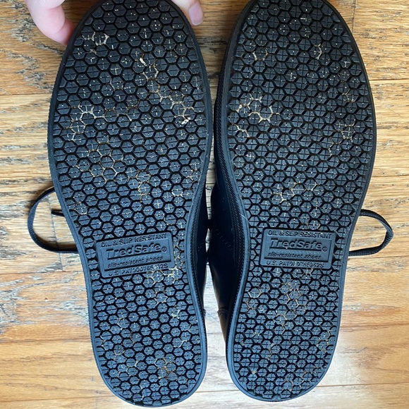 TredSafe Slip Resistant Shoes - Picture 3 of 5